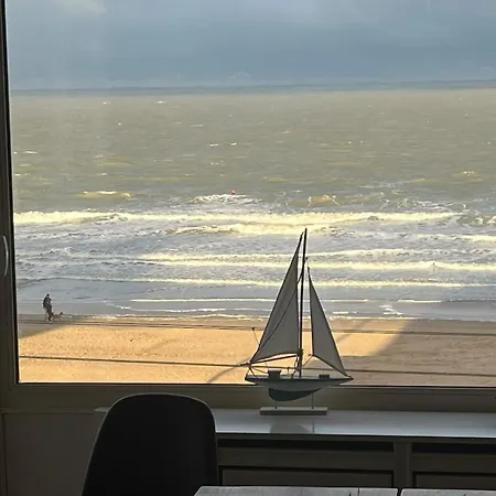 Unique Sea Views - Peace & Nature - Near Tram Stop Apartment *