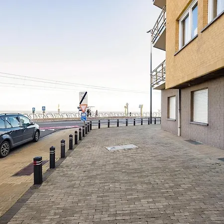 Unique Sea Views - Peace & Nature - Near Tram Stop Apartment *